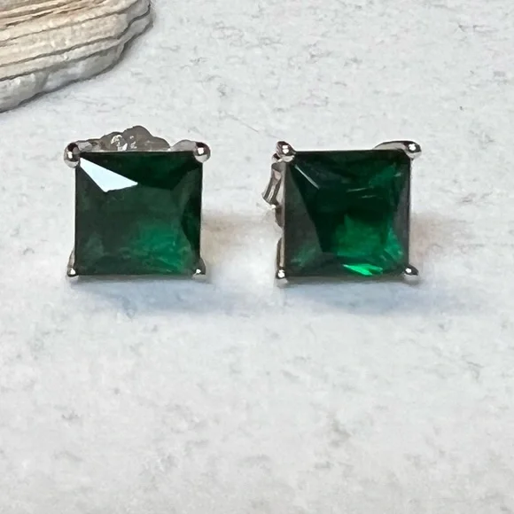 Earring. 925 Sterling Silver Emerald - Picture 3 of 4